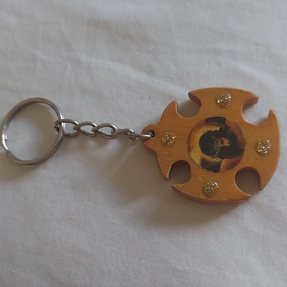 Wooden cross with jesus picture in the middle - Picture 2 of 3